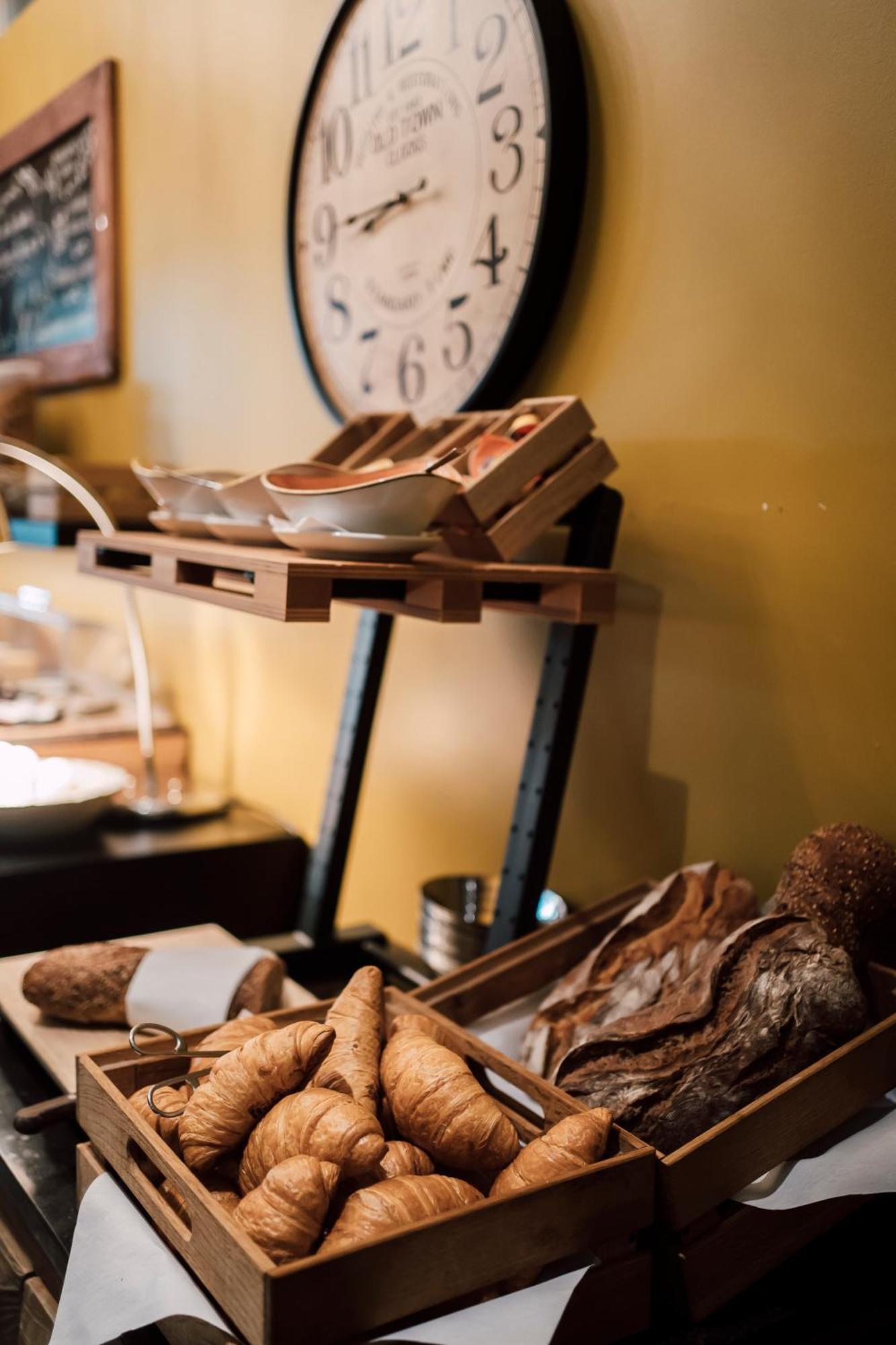 Blue City Boutique Hotel Baden Bagian luar foto