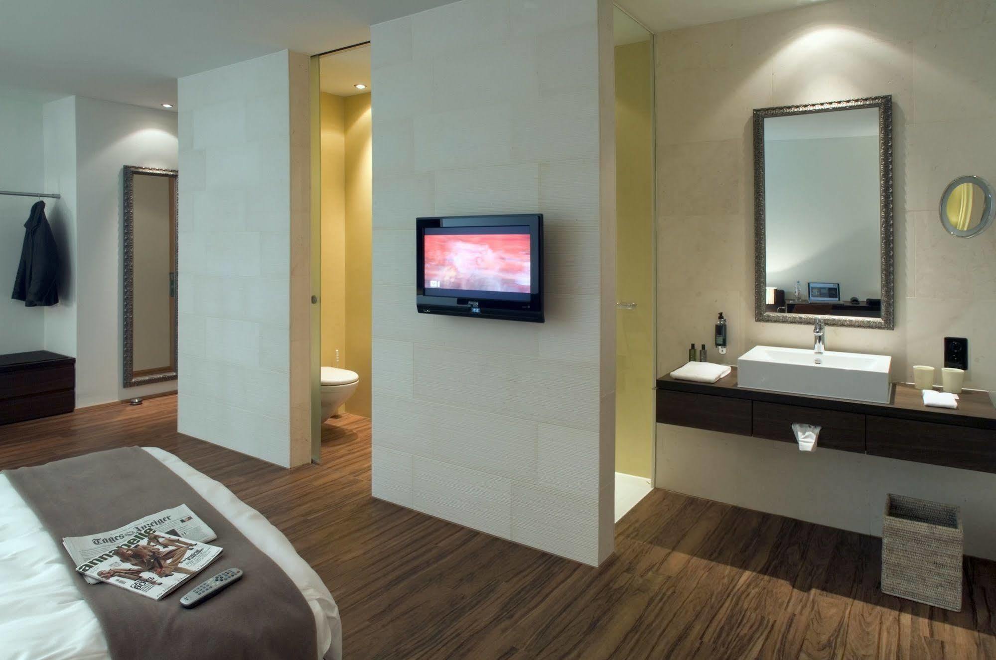 Blue City Boutique Hotel Baden Bagian luar foto